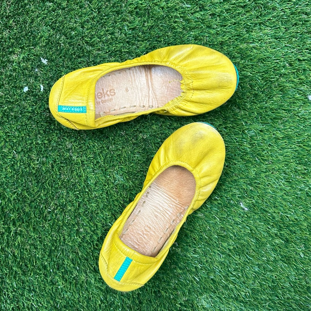 Mustard yellow tieks